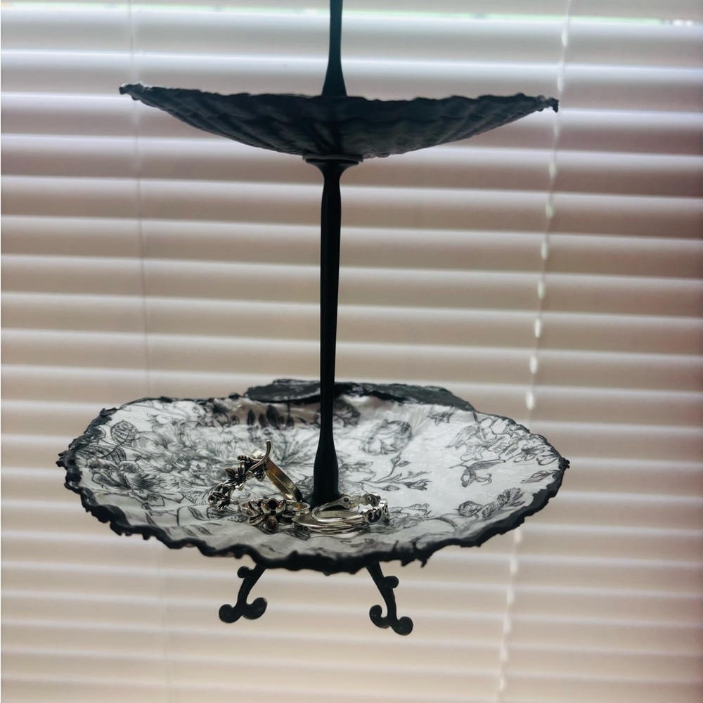 Handmade 3 Tier Scallop Shell Jewelry Stand With Black Rose Decoupage design - Picture 4 of 9